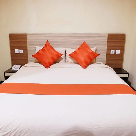 Agraha Andalas Hotel Makassar Exterior foto