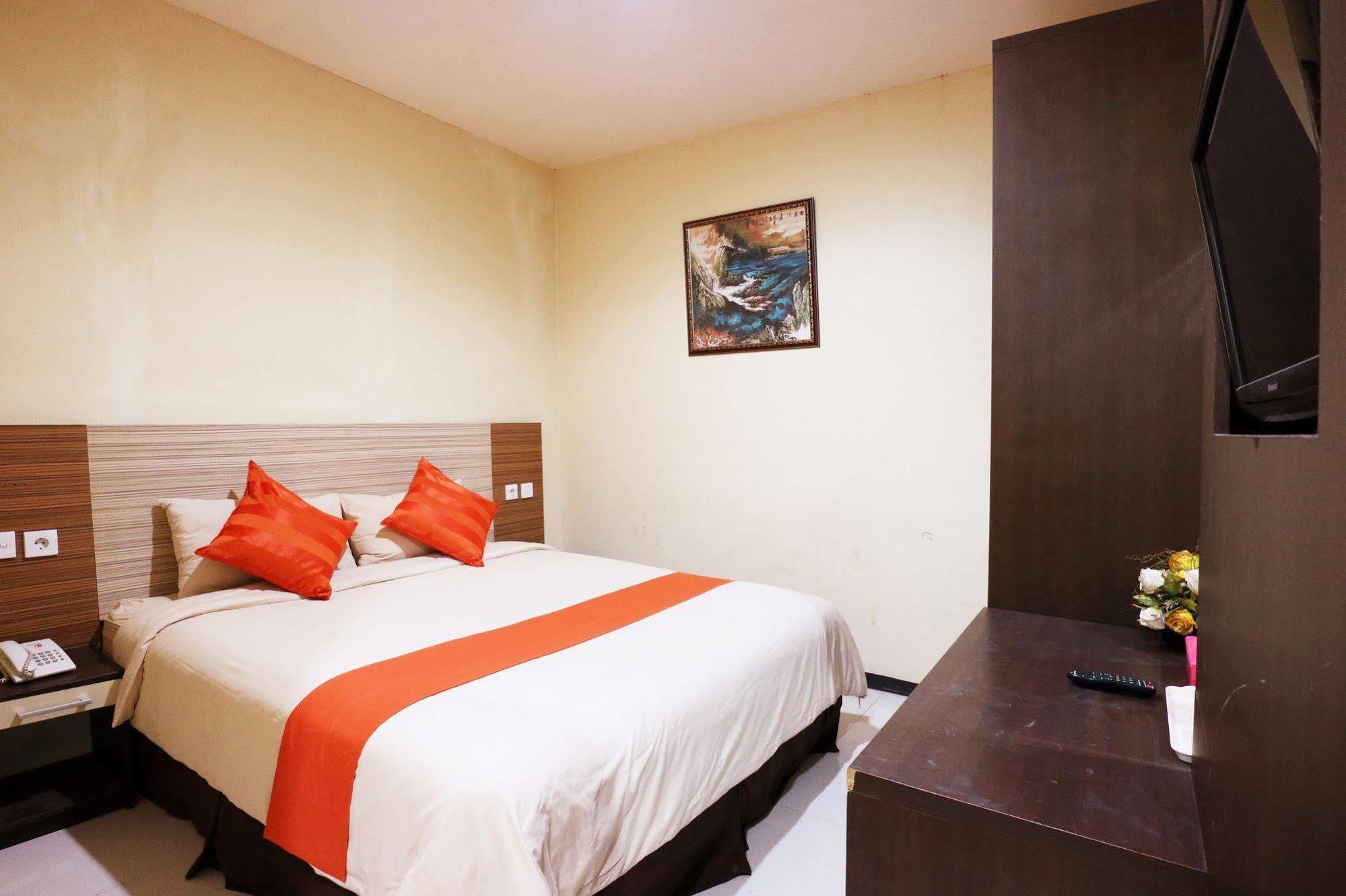 Agraha Andalas Hotel Makassar Exterior foto