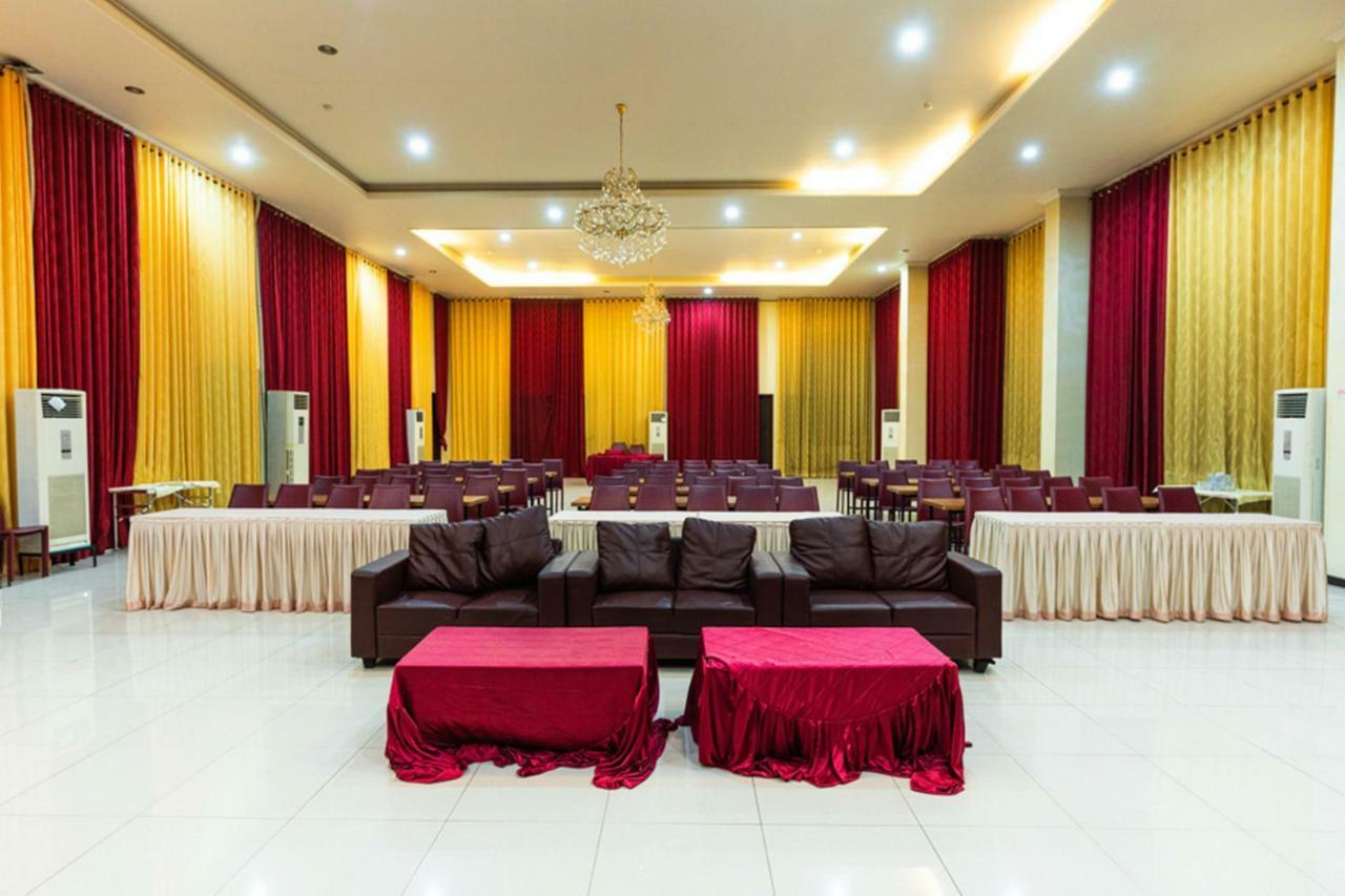 Agraha Andalas Hotel Makassar Exterior foto